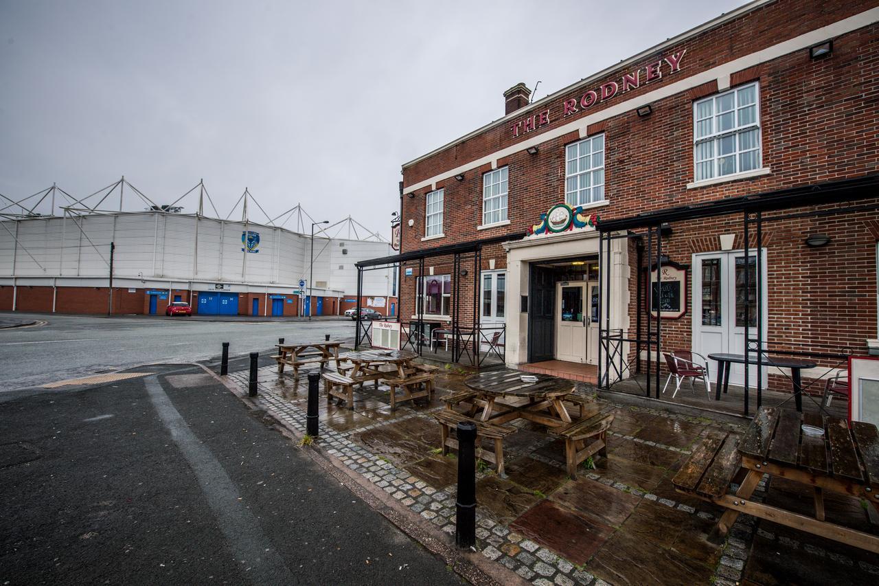 The Rodney Hotell Warrington Exteriör bild